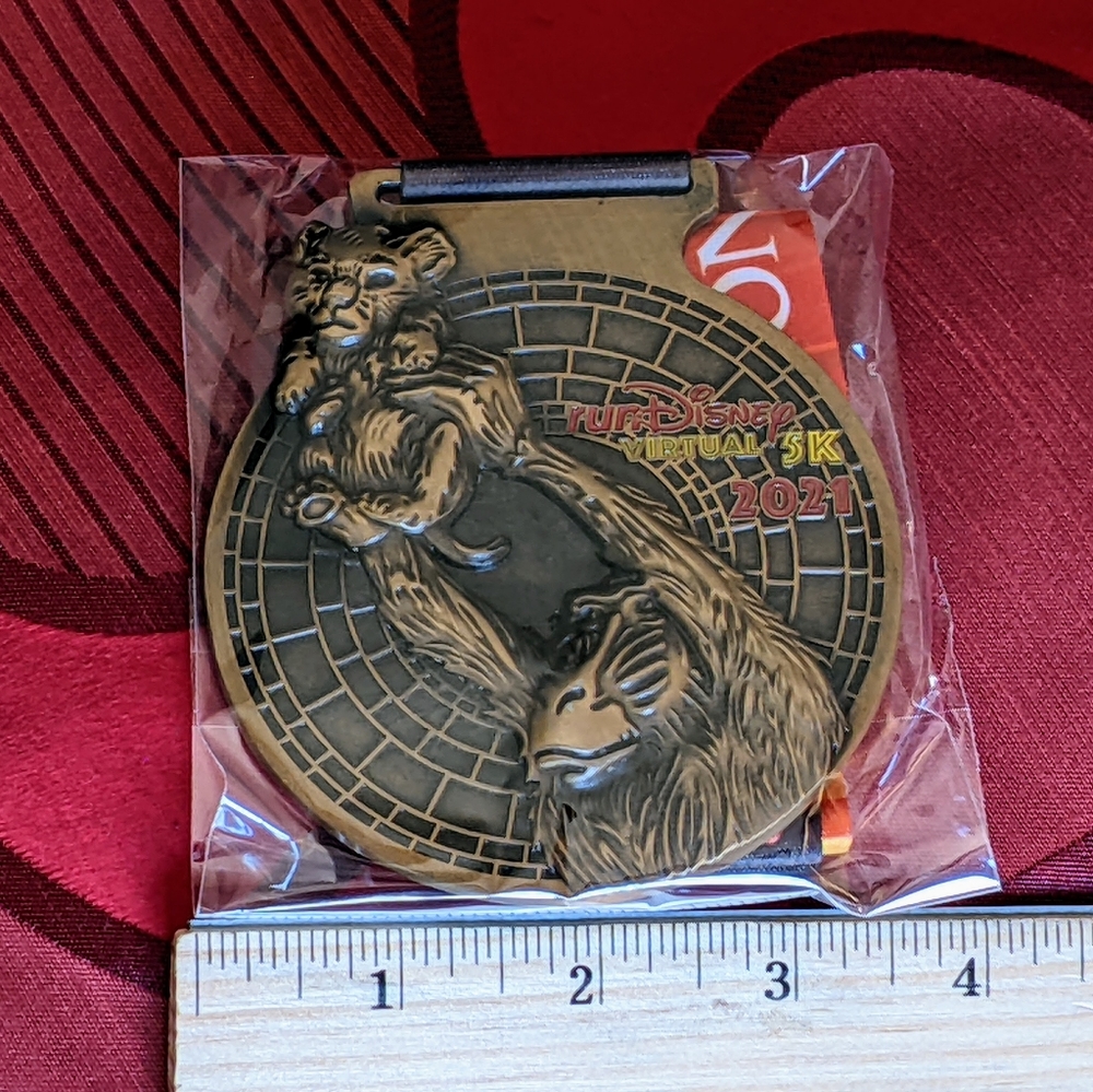 NWOT/NIB Lion King Award Medals and Pin Set, 2021 runDisney 5K Virtual Challenge - Picture 13 of 16